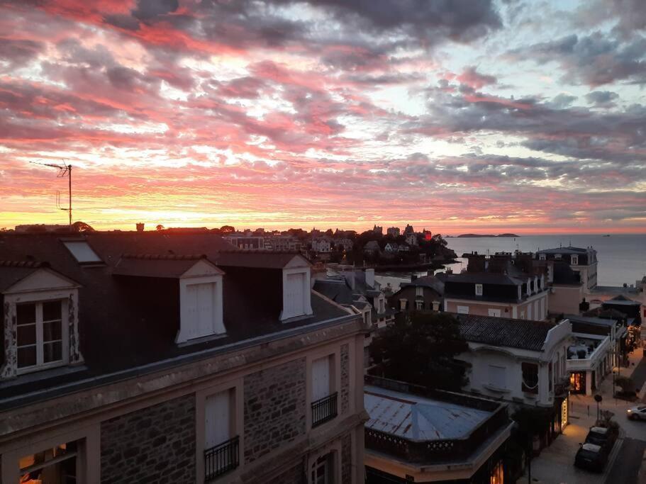 Le Moringa, A 2 Min De La Plage, Hyper Centre, Vue Mer De La Fenetre Dinard Exterior foto